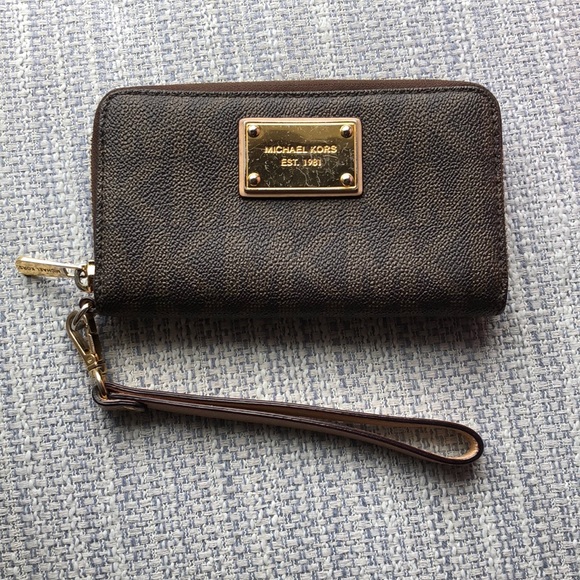 Michael Kors Handbags - Michael Kors Wristlet Wallet